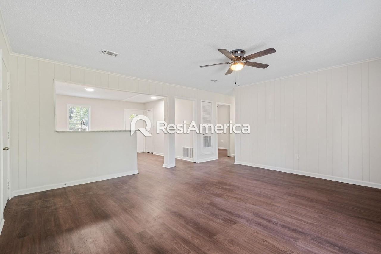 914 Valley Springs Dr - Photo 6 of 17