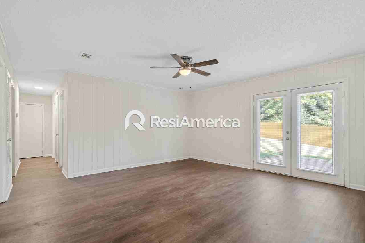 914 Valley Springs Dr - Photo 7 of 17