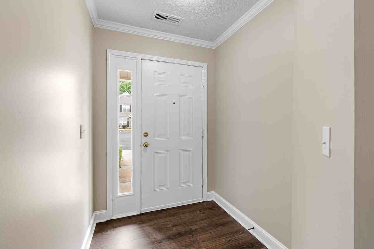 10 Whitfield Way - Photo 2 of 27