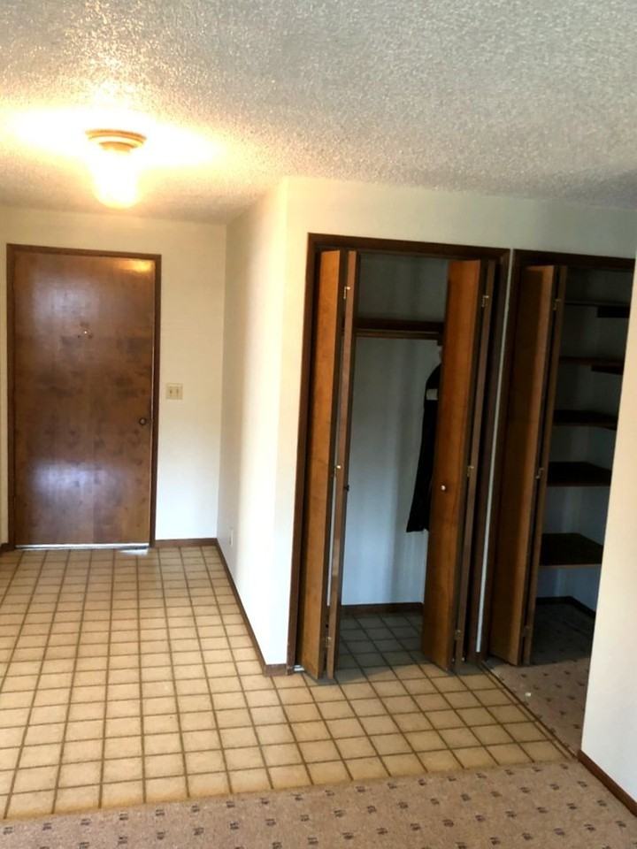 2060 Hayes St - Photo 2 of 12