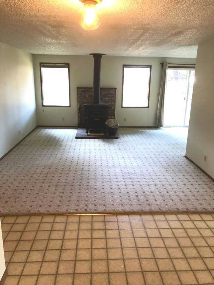 2060 Hayes St - Photo 3 of 12