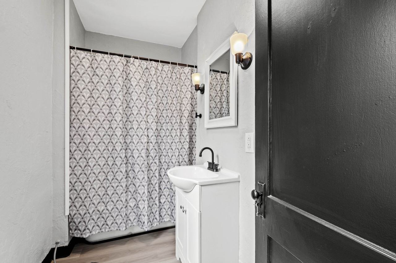 1210 Sylvan St - Photo 2 of 28