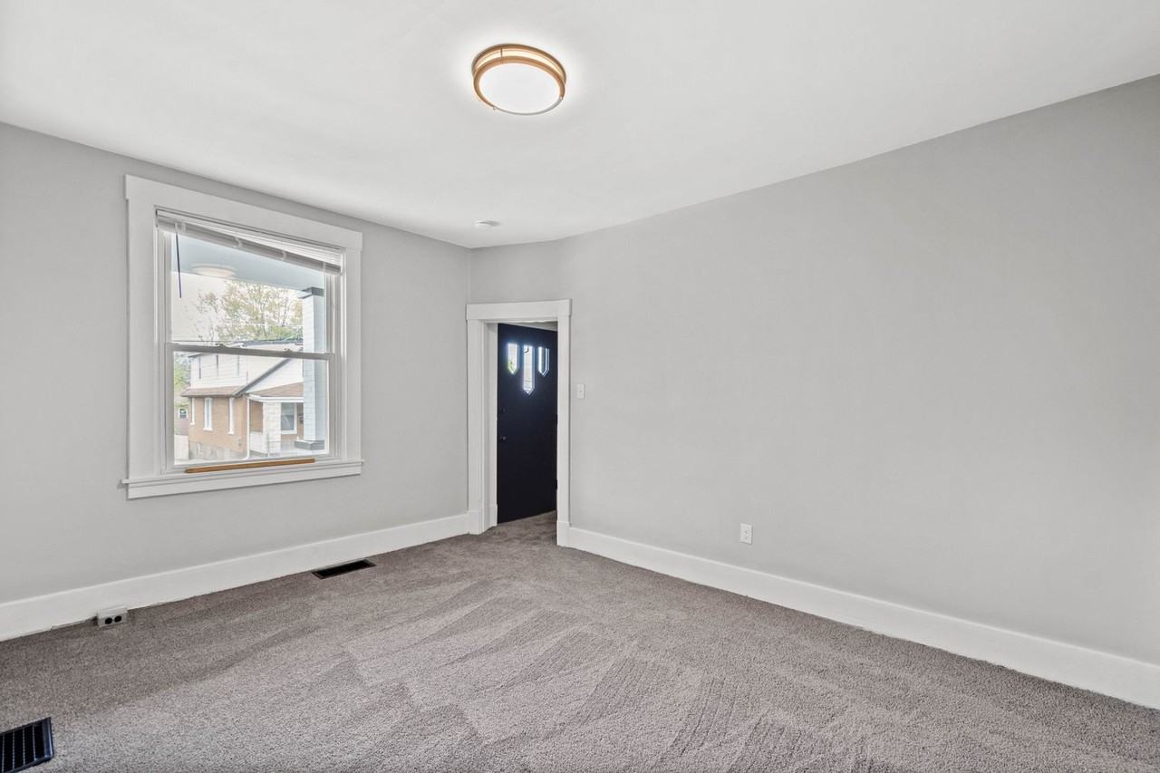 1210 Sylvan St - Photo 5 of 28