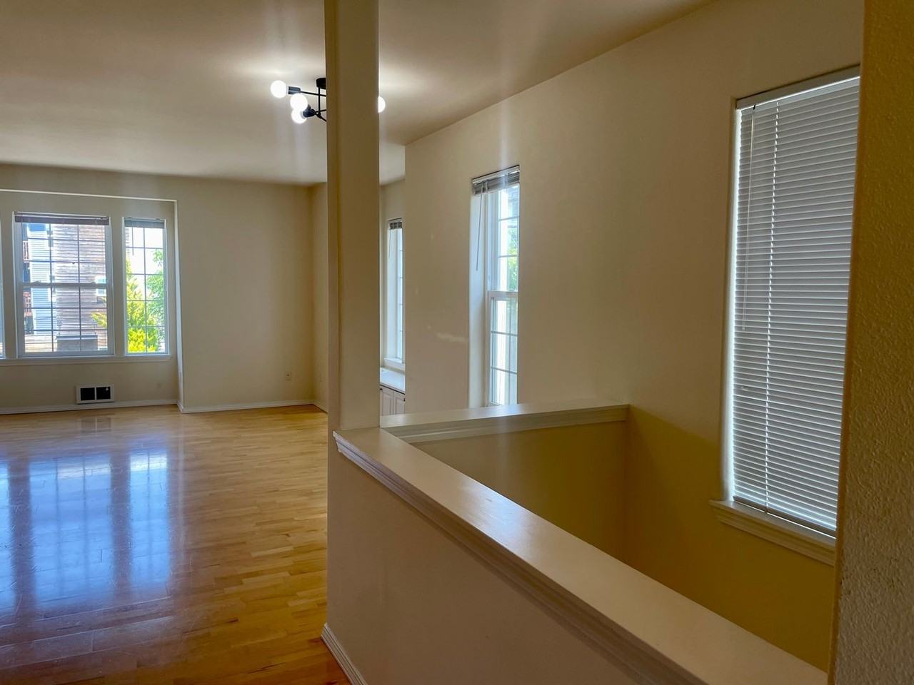2805 S Judkins St - Photo 3 of 24