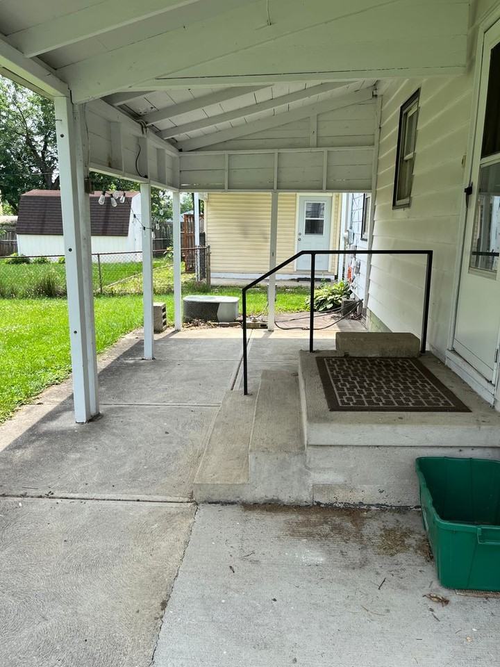 1818 Rhoda Ave - Photo 2 of 13