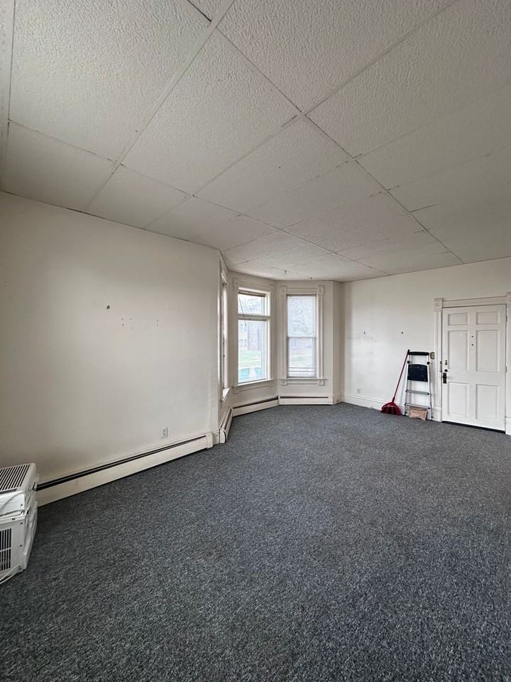 114 N Chestnut Ave - Photo 3 of 16
