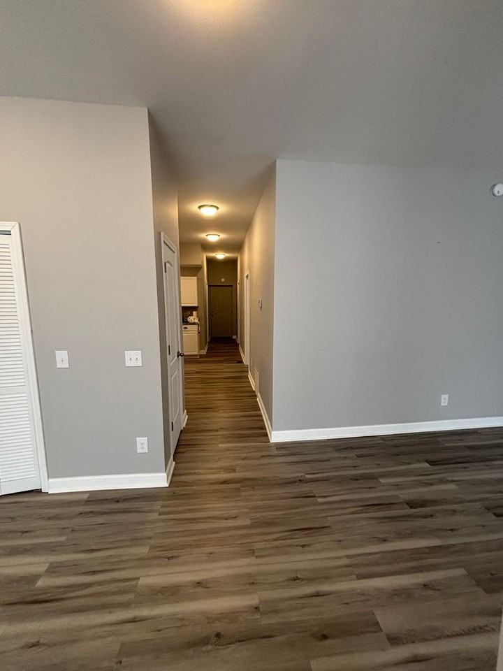 112 Lexington St - Photo 3 of 11