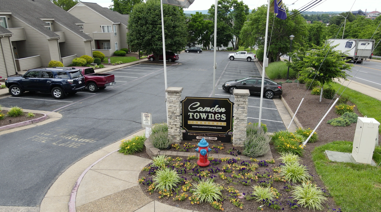 1414 Bradley Dr - Photo 3 of 12