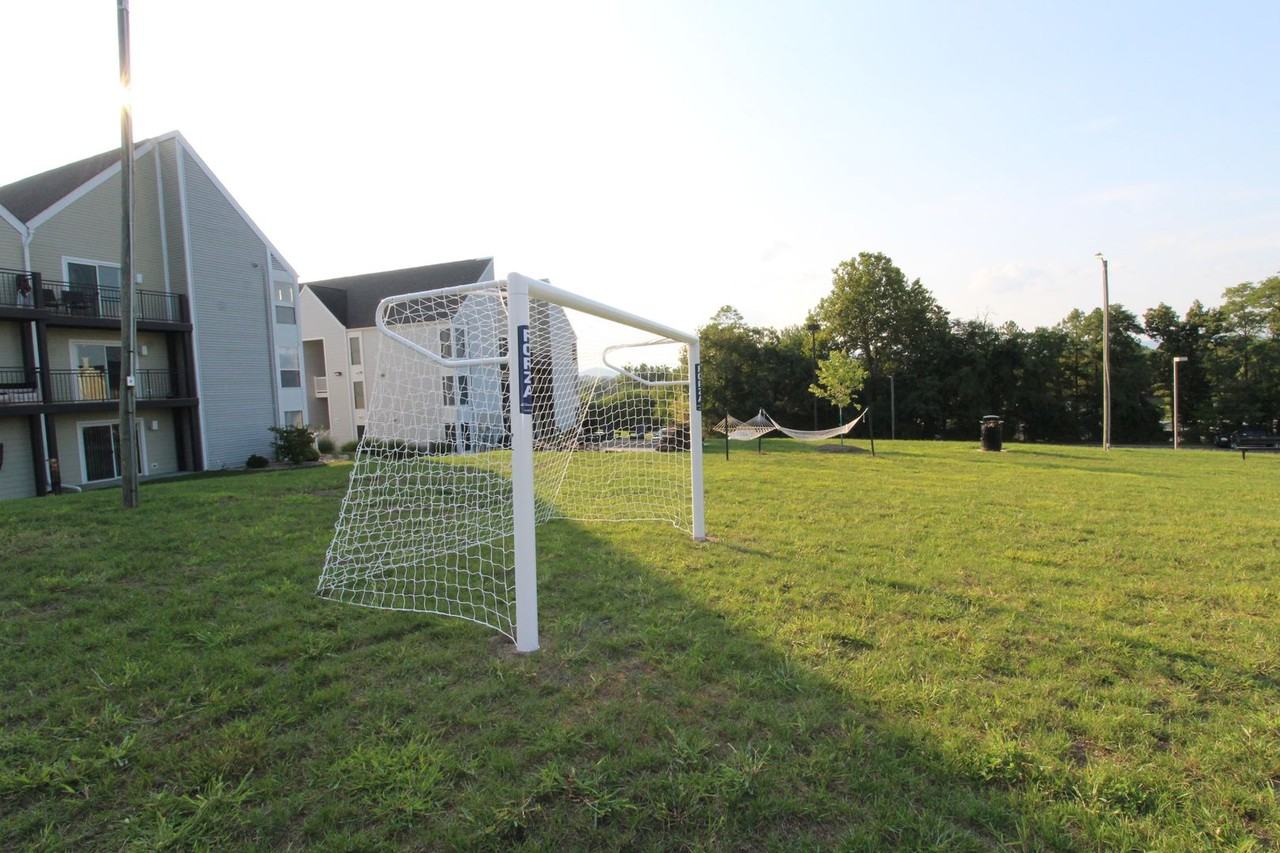 1414 Bradley Dr - Photo 4 of 12