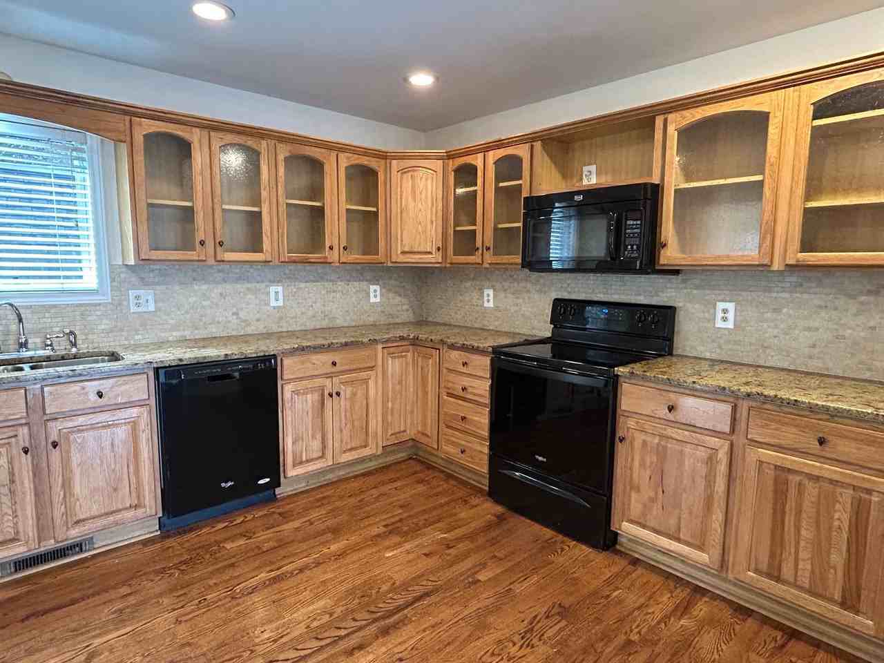 444 New Homestead Dr - Photo 4 of 31