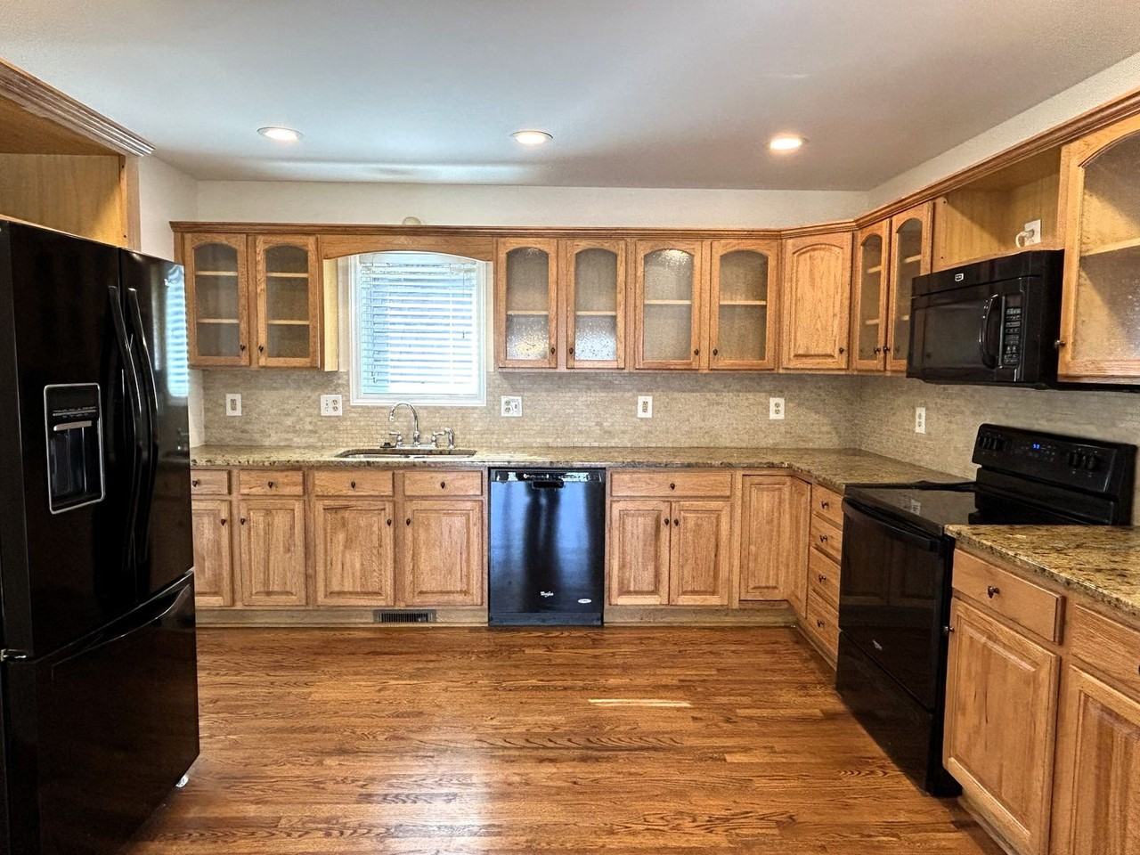 444 New Homestead Dr - Photo 5 of 31