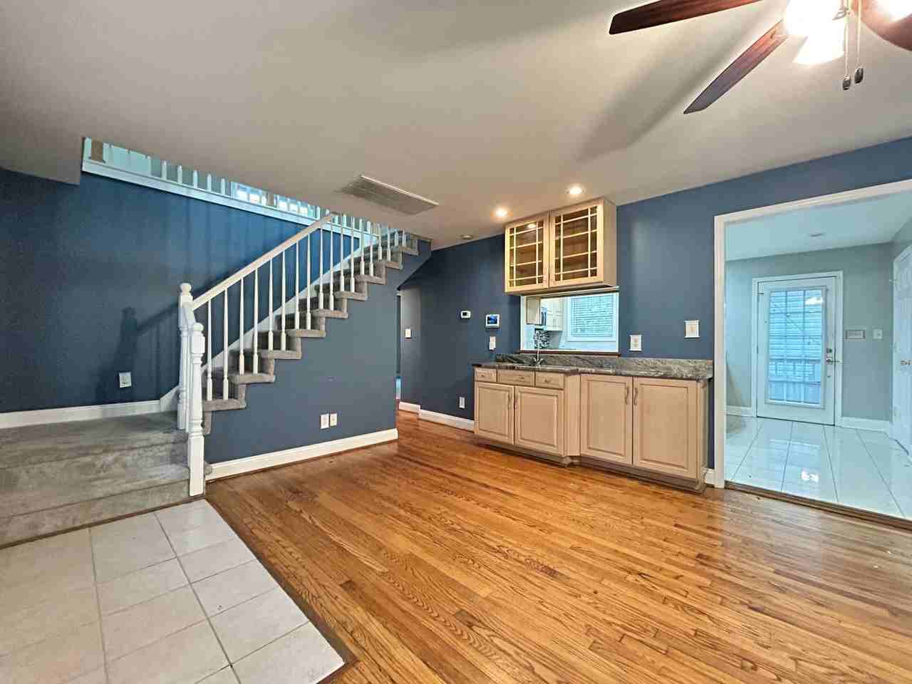 9528 7th Bay St - Photo 2 of 11