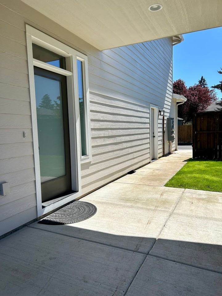 11304 Nw 19th Ave #B - Photo 2 of 4