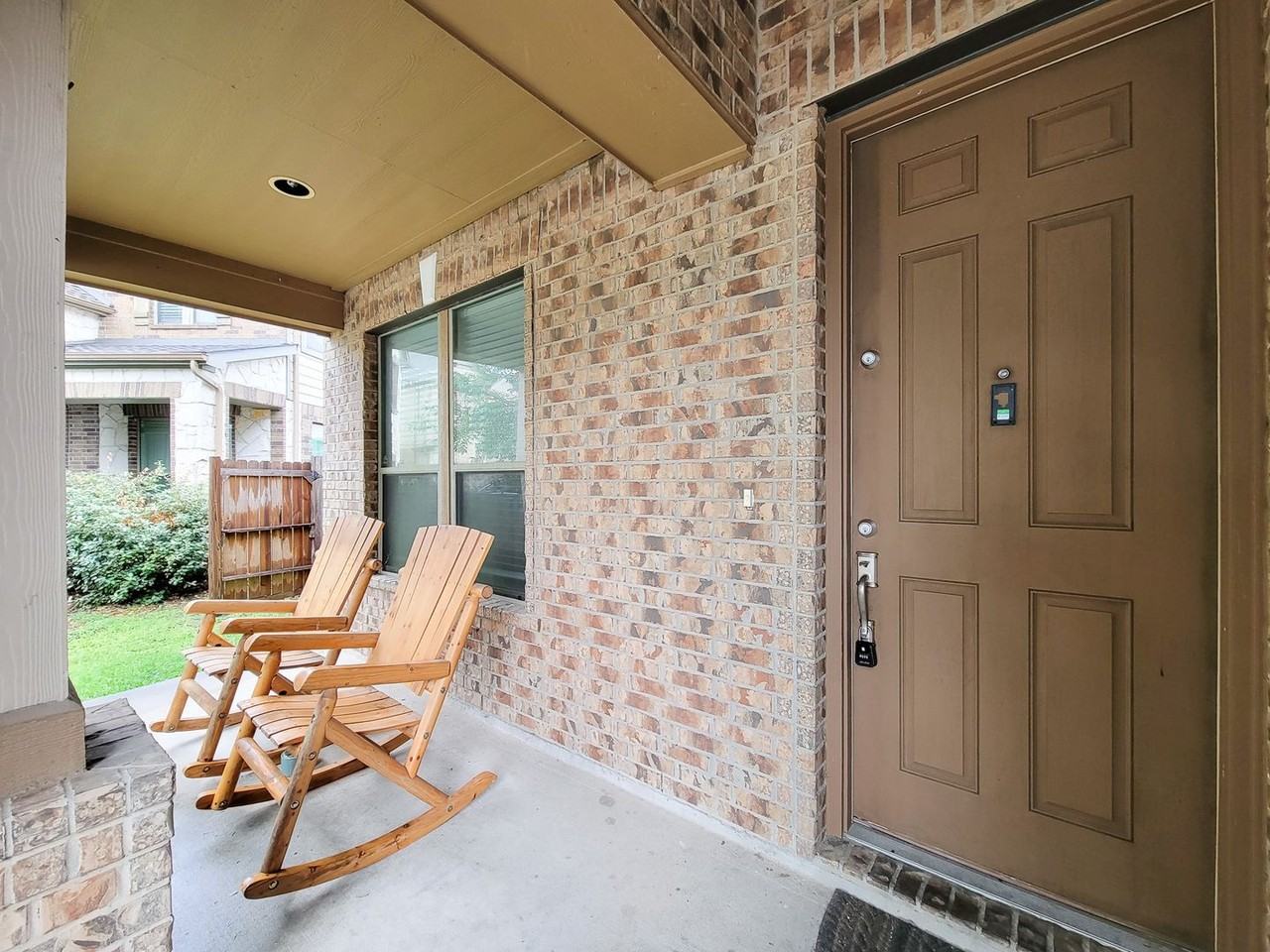 5046 Longlane Dr - Photo 4 of 40