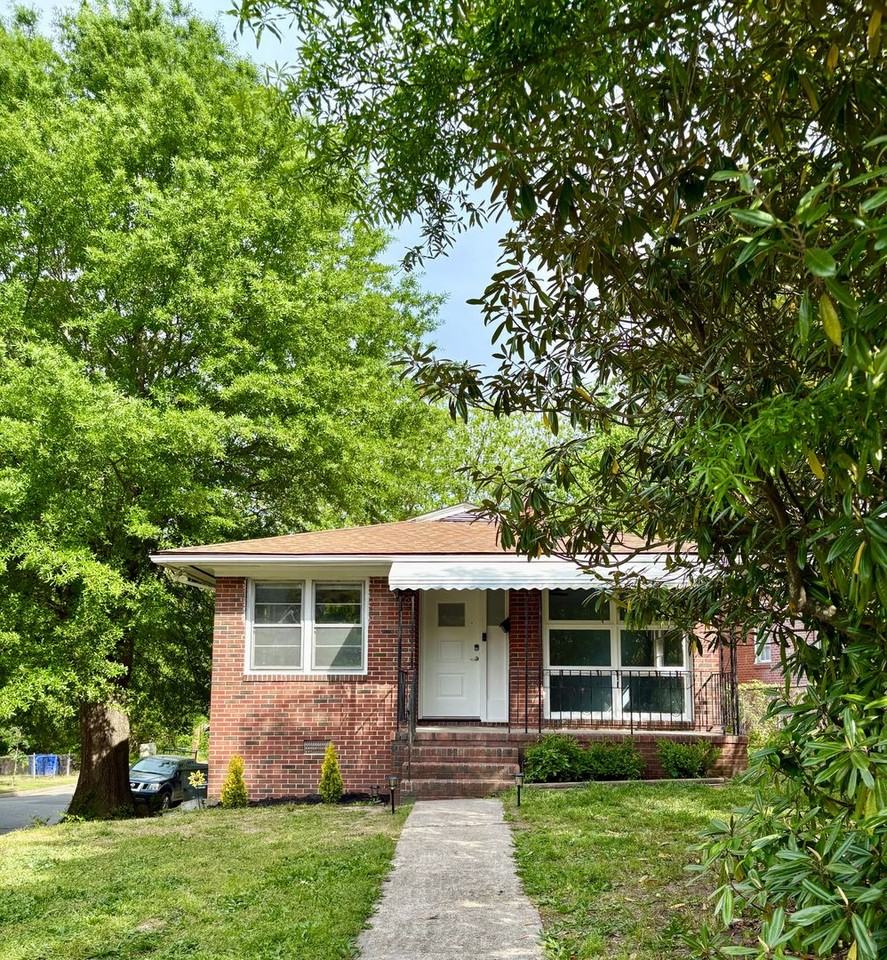 1403 Lincoln St - Photo 2 of 20