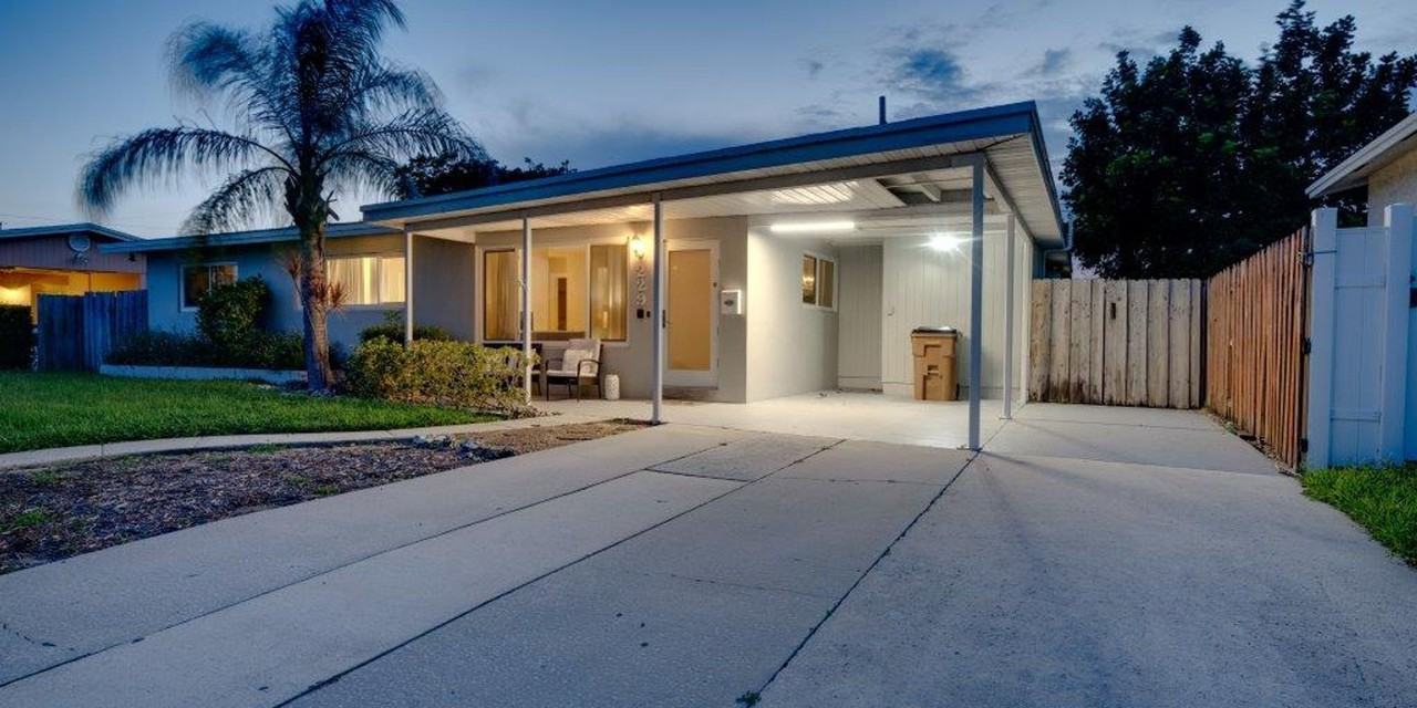 229 Southeast 7th Avenue - Photo 2 of 33