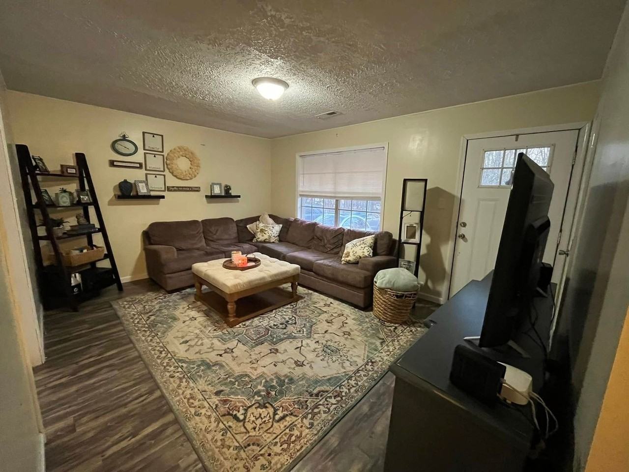 283 Hummingbird Ln - Photo 2 of 12