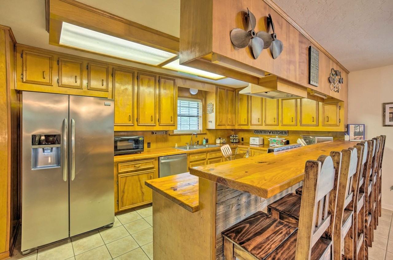 411 Riverwood Dr - Photo 3 of 34