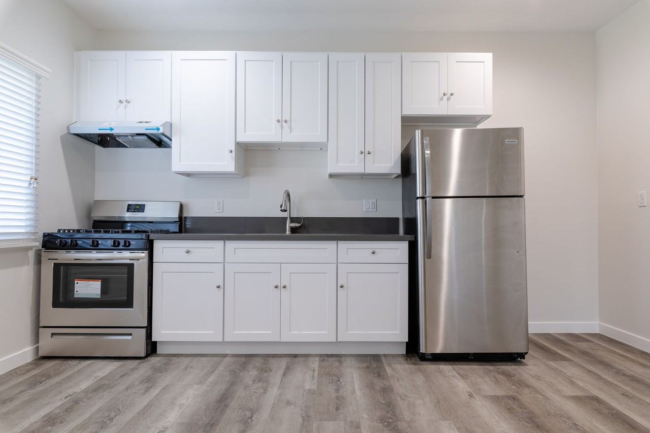 Cozy and Vibrant Junior Bedrooms in Boyle Heights - Photo 6 of 7