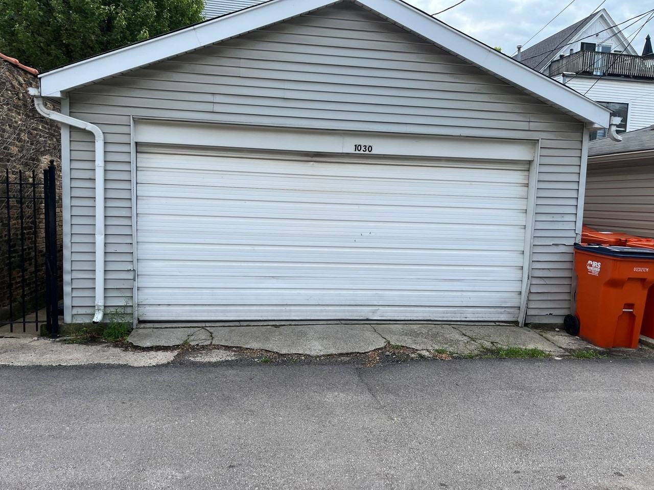 1030 W George - Photo 2 of 3