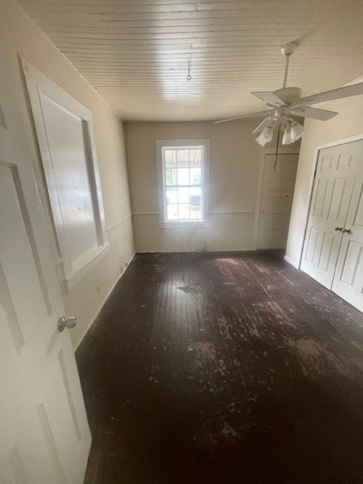 20 Pine St - Photo 2 of 10