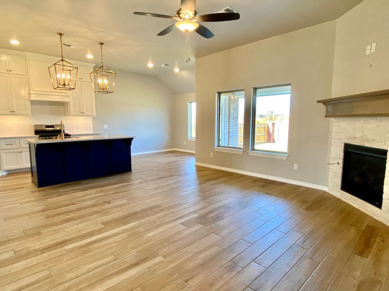 5333 Lannister Ln - Photo 3 of 22