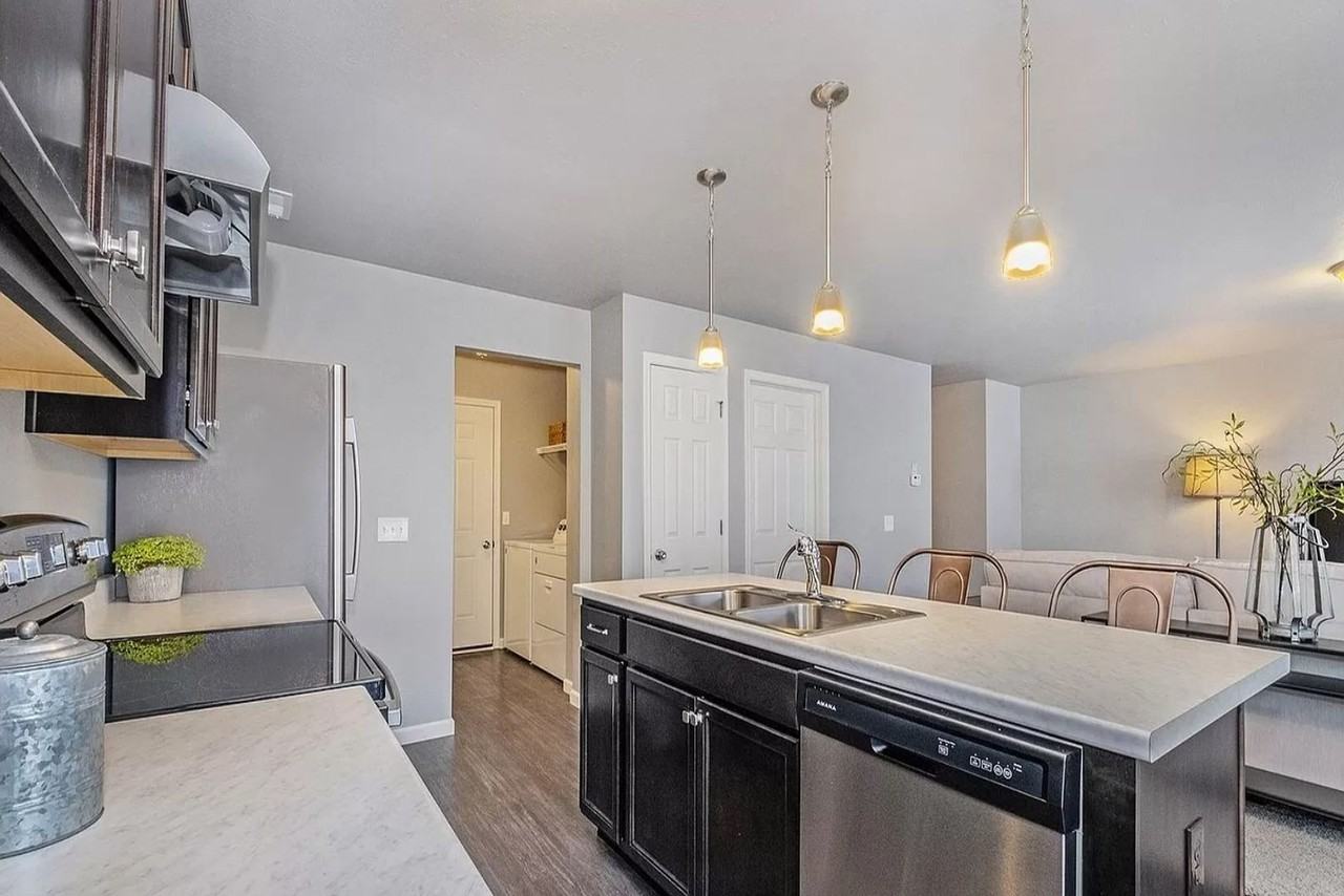 1010 W Villas Dr - Photo 5 of 20