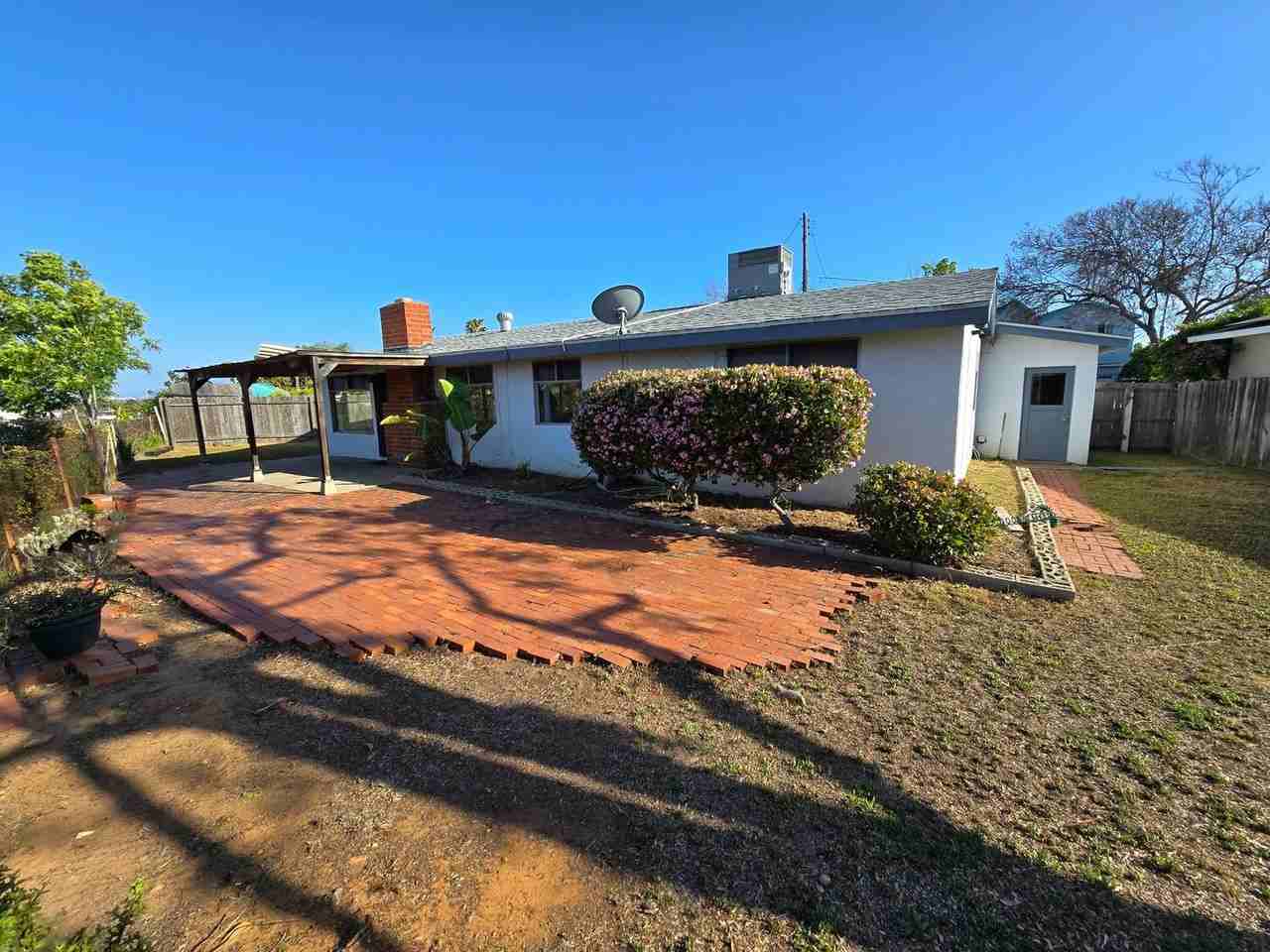 8930 Pinecrest Ave - Photo 2 of 15