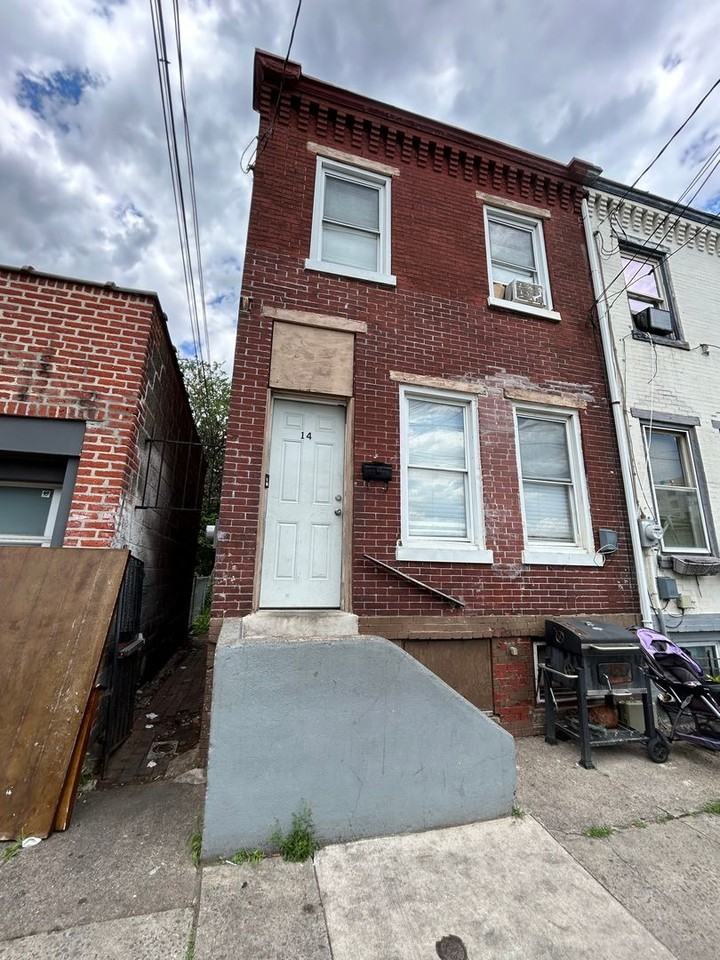 14 Commerce St - Photo 2 of 29