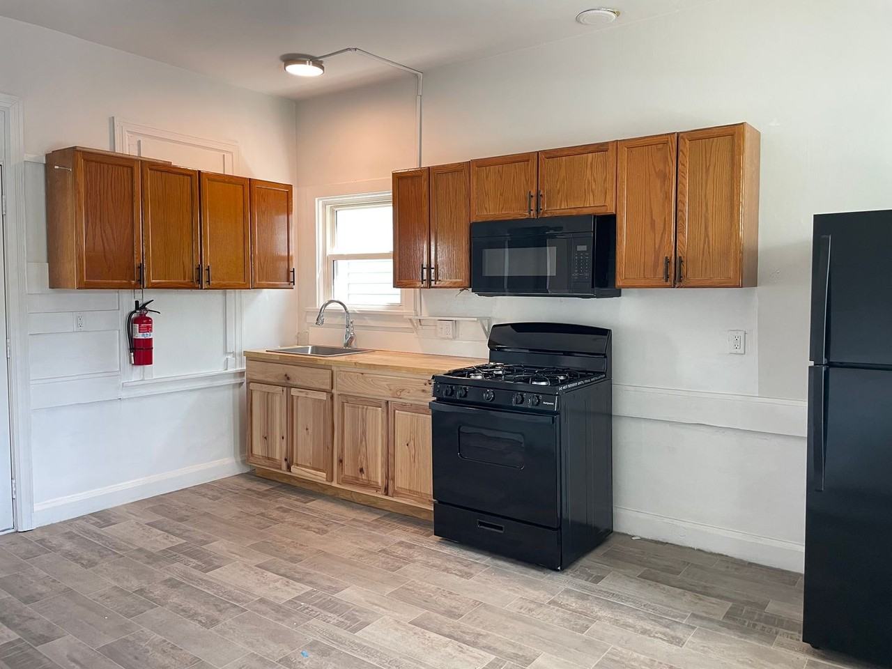 249 Wilson St - Photo 3 of 25