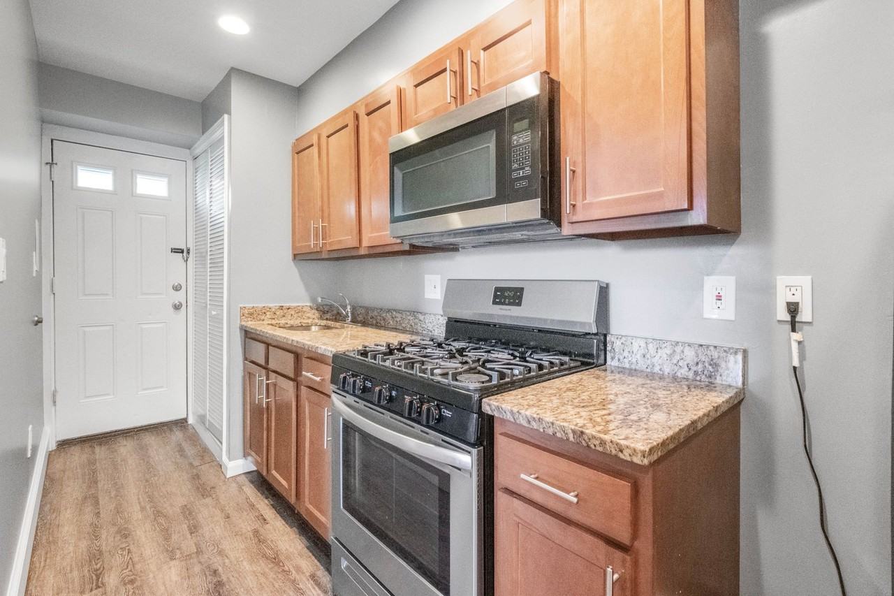 529 59th St Ne - Photo 2 of 11