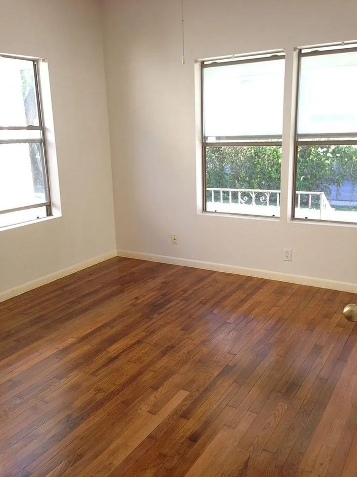 709 E Elmira St - Photo 3 of 16