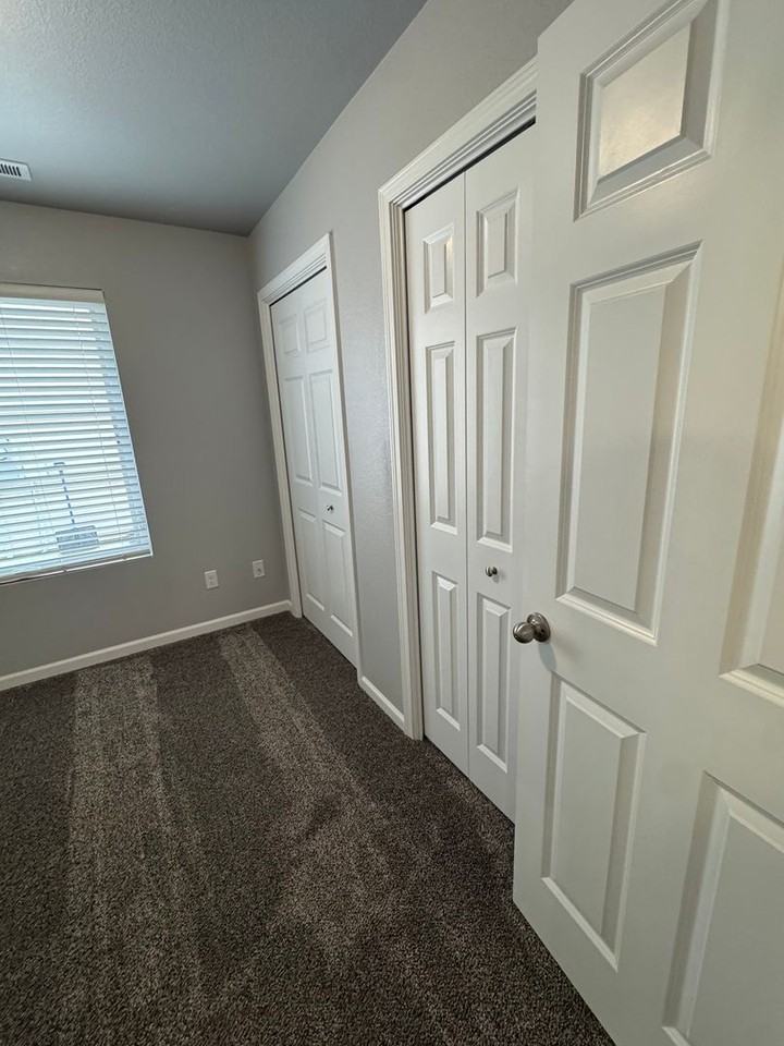 719 Hillcrest Dr Se - Photo 5 of 19