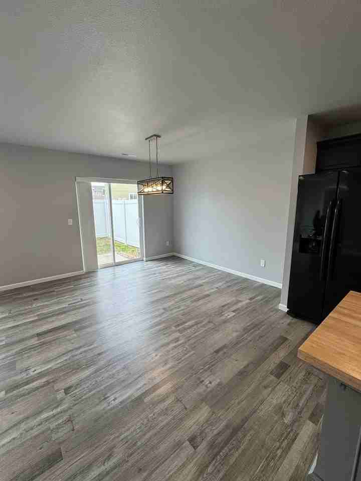 719 Hillcrest Dr Se - Photo 7 of 19