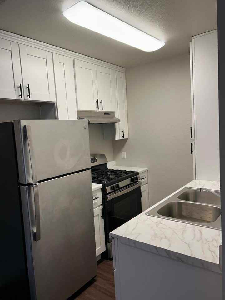 2865 55th St - Photo 3 of 9