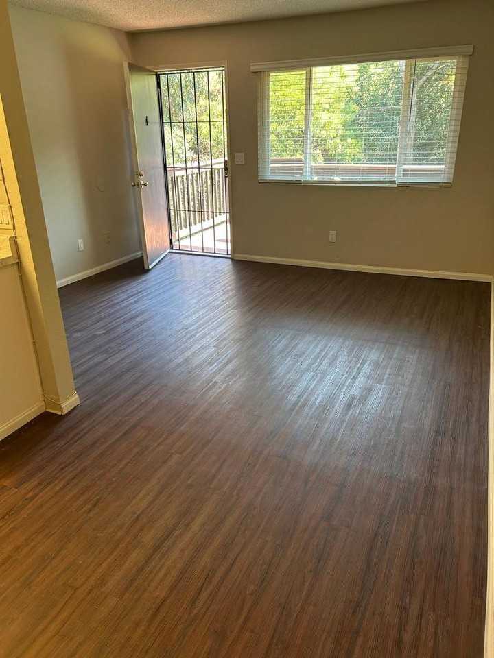 2865 55th St - Photo 6 of 9