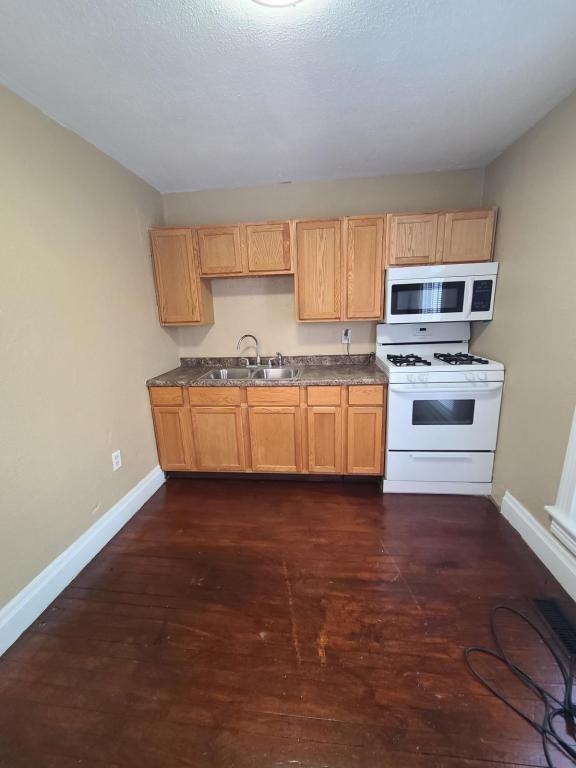 426 1/2 E Market St - Photo 3 of 10