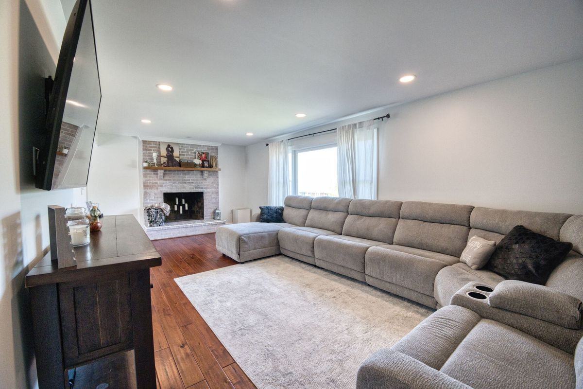 1614 Calvert Rd - Photo 3 of 23