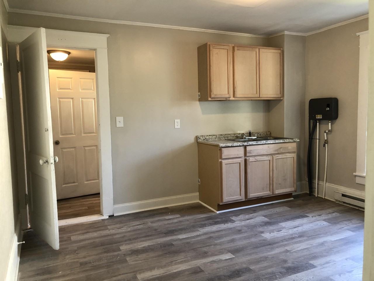 2823 E Bessemer Ave #B - Photo 5 of 10