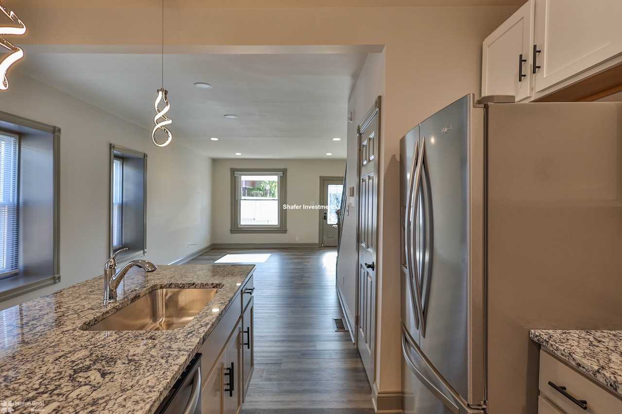 1107 Elm St - Photo 2 of 49