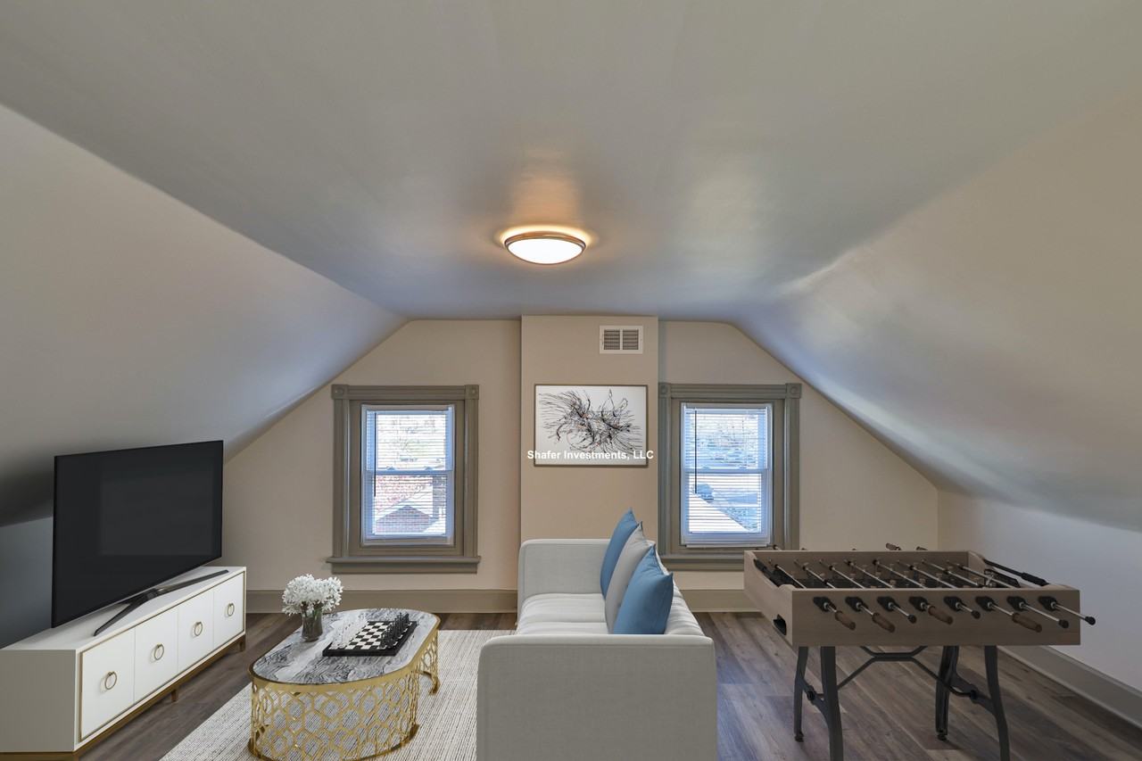 1107 Elm St - Photo 3 of 49