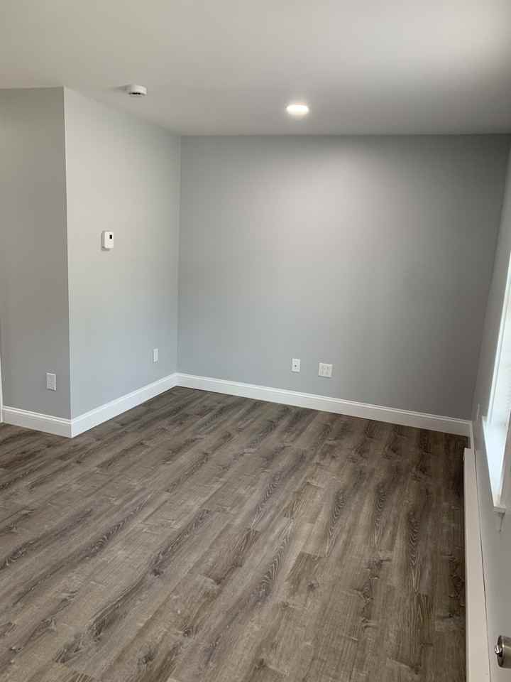1123 Main St #A - Photo 5 of 8