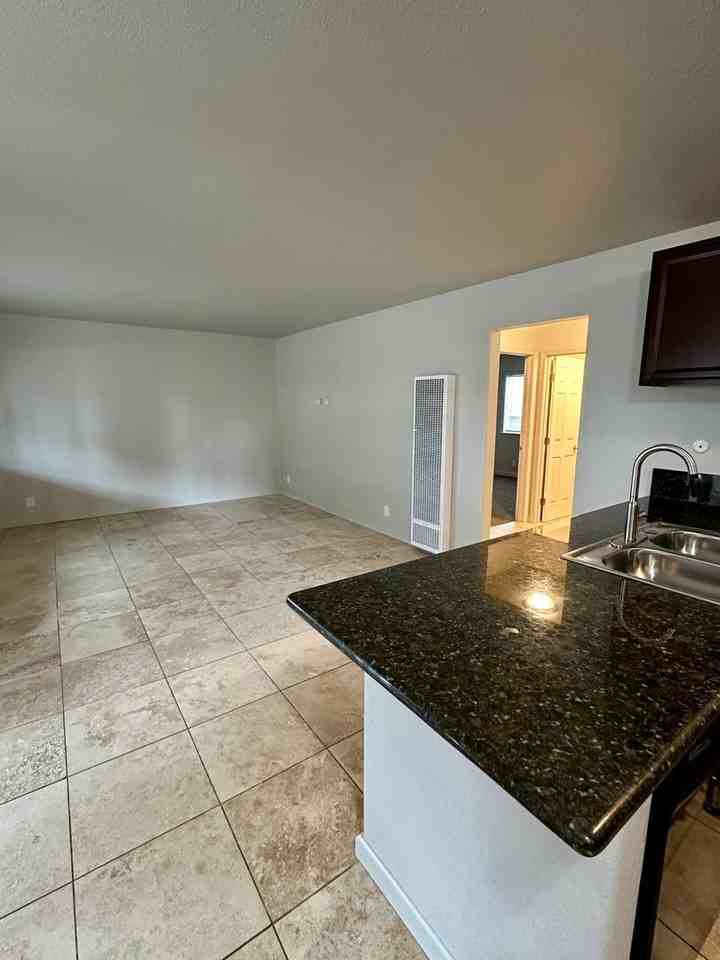 337 N. Merrill Ave - Photo 3 of 30