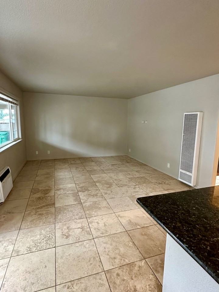 337 N. Merrill Ave - Photo 4 of 30