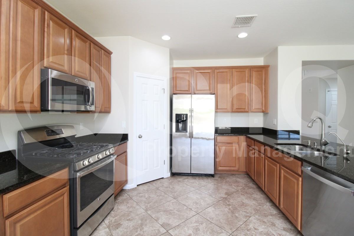 4836 S Butternut Ct - Photo 3 of 33