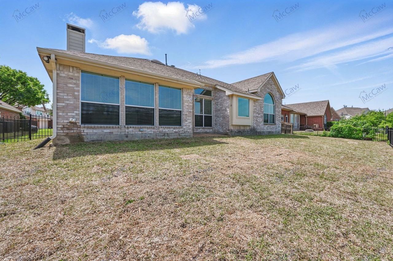 544 Layton Dr - Photo 4 of 22