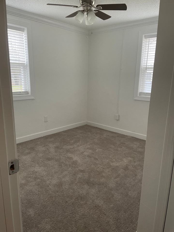 Hampton View Apartment - Photo 2 of 12