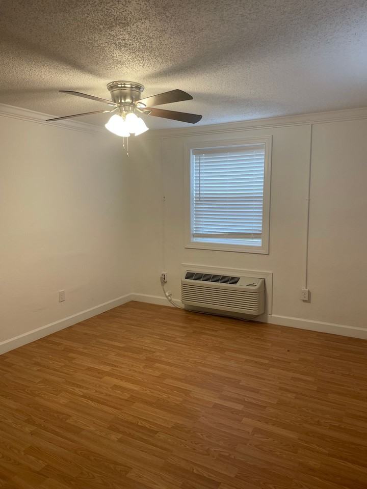 Hampton View Apartment - Photo 3 of 12