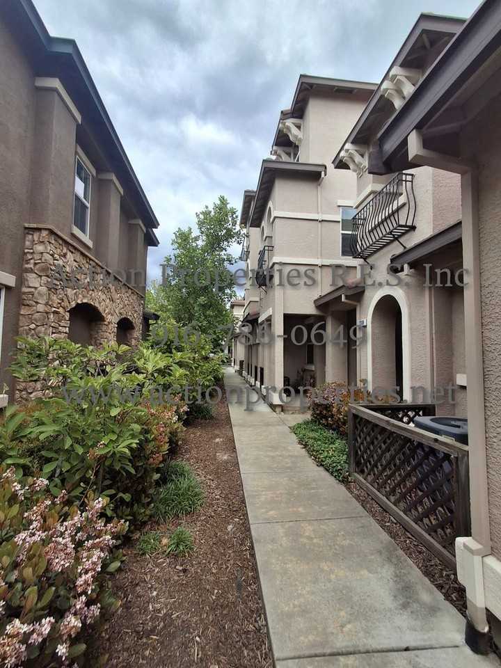 2308 Las Palomas Loop - Photo 3 of 50