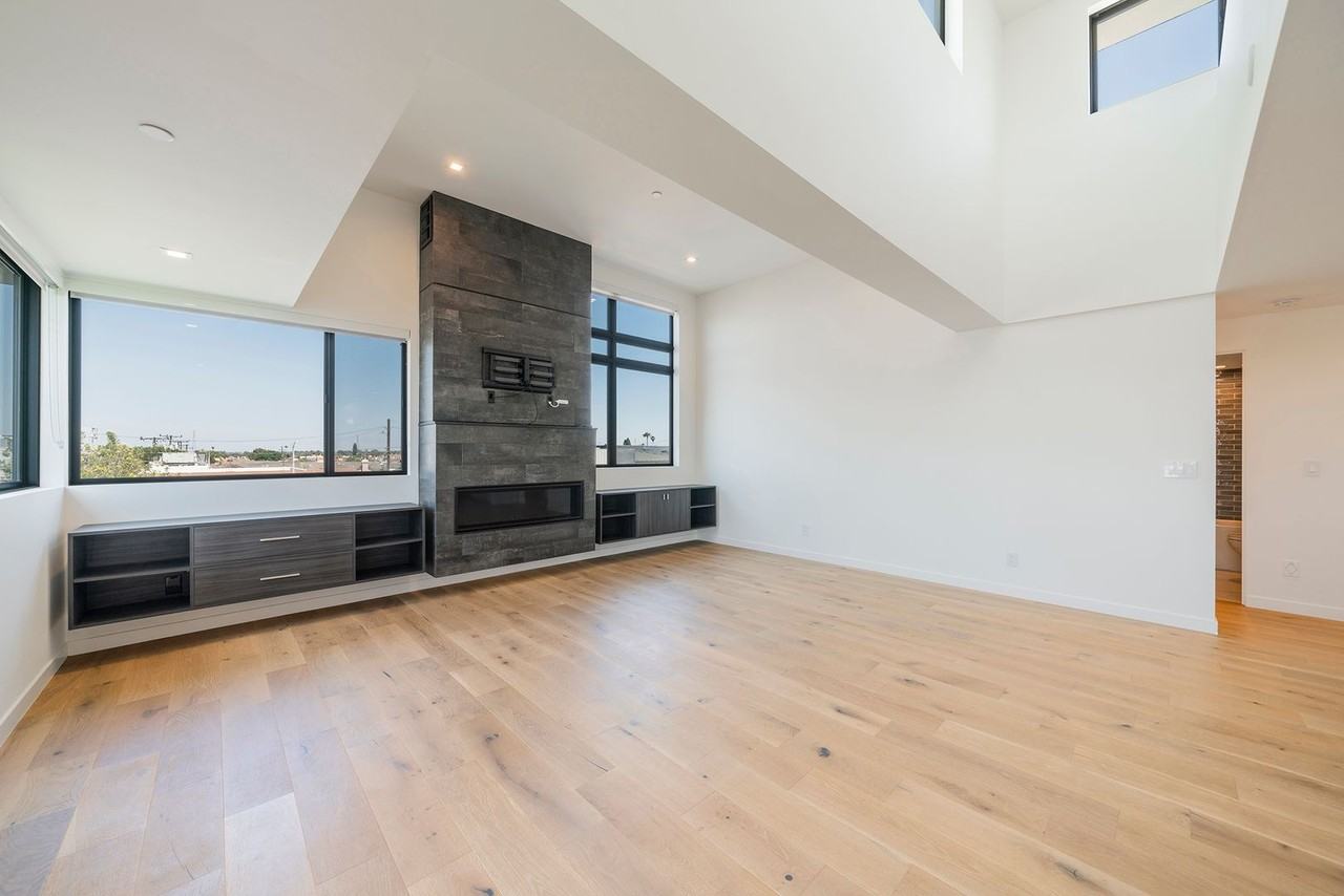 1847 11th St - Photo 3 of 46